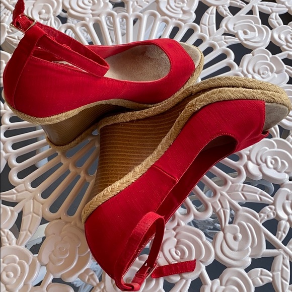 Red platform peep toe bright red sandal 👠 - Picture 7 of 8